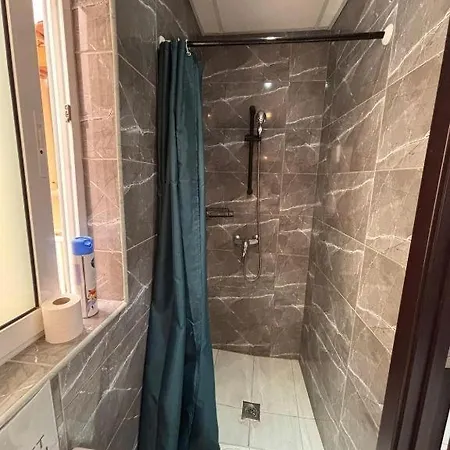 Private And Own Kitchen Steps To & Nightlife
