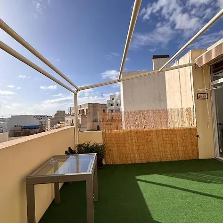 Проживание в семье Private And Own Kitchen Steps To & Nightlife