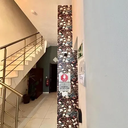 Private And Own Kitchen Steps To & Nightlife Проживание в семье *